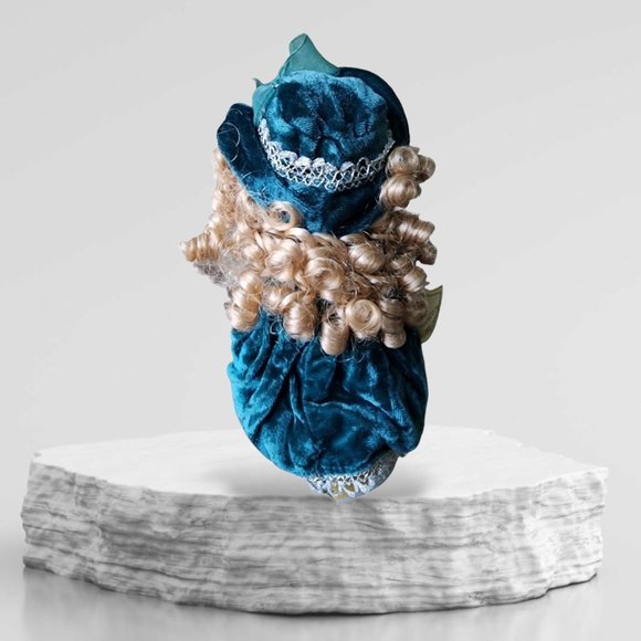 1990's "JEWEL" Vintage PORCELAIN Wind up Doll - Picture 5 of 10